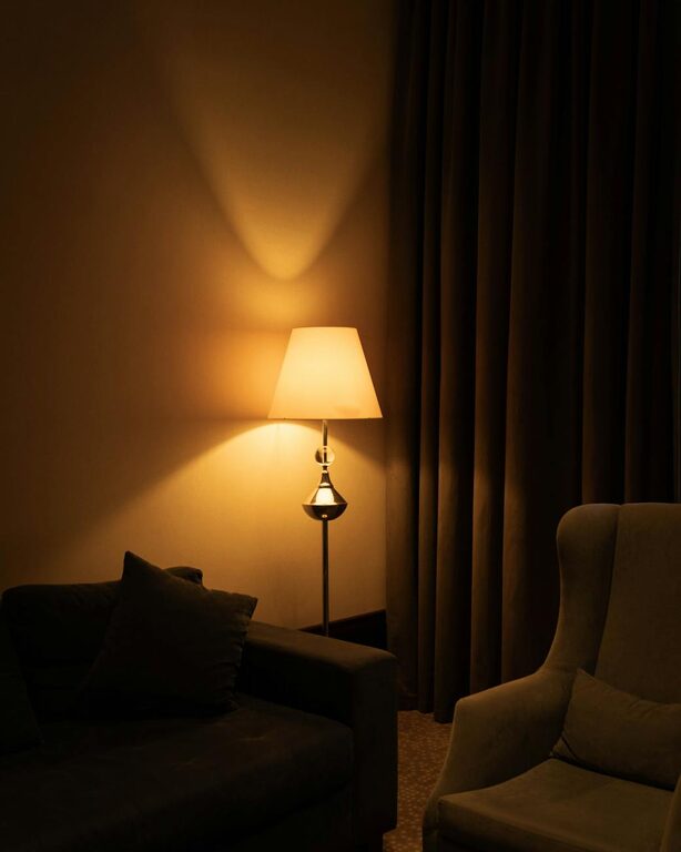 Affordable Decor Ideas for a Cozy and Inviting Living Space